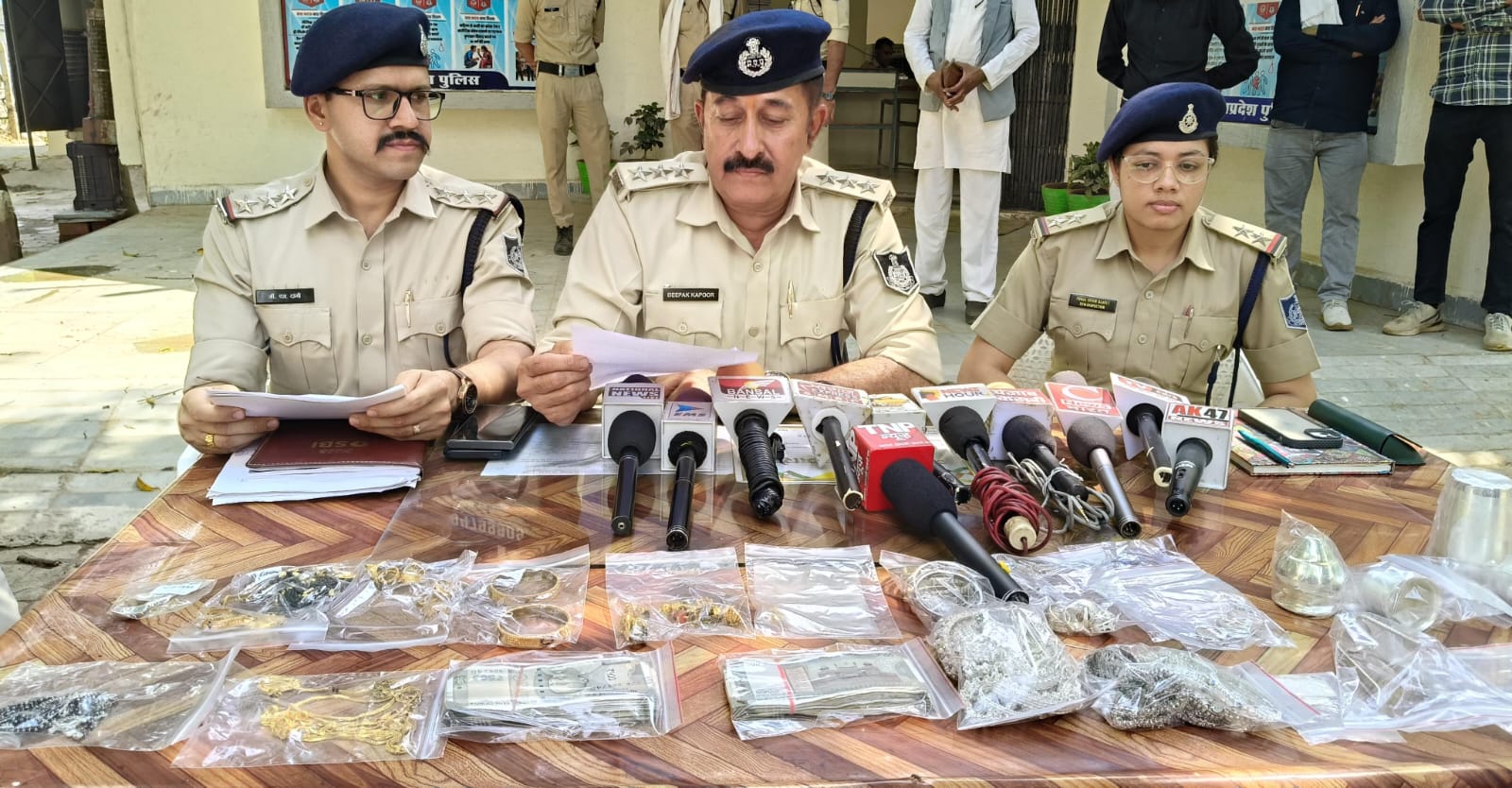 पड़ोसी मां-बेटे ने ही दिया घटना को अंजाम- भैरुंदा पुलिस ने 25 लाख के सोना चांदी के आभूषण की चोरी का किया खुलासा