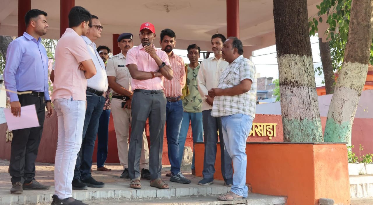 कलेक्टर ने किया सीवन नदी, सीटू नाले एवं भगवानपुरा तालाब का निरीक्षण